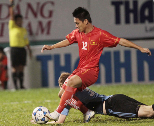 Duyên làm bàn của Đình Bảo một lần nữa giúp U21 Việt Nam mở toang cánh cửa chiến thắng.  
